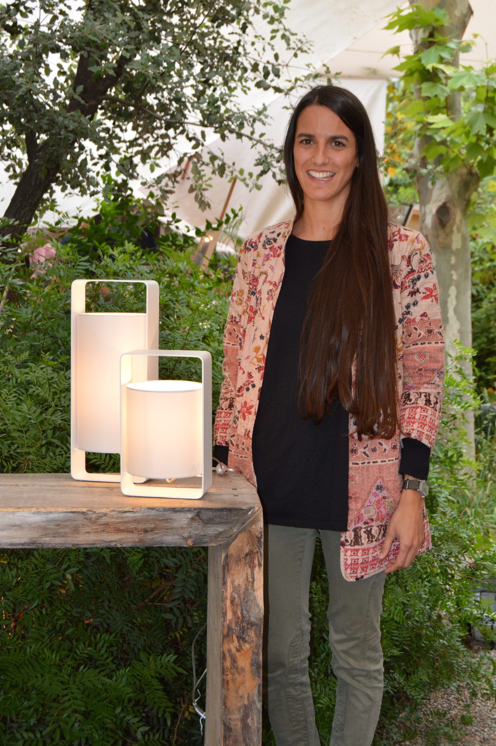 Marina Milá con su lámpara LULA
